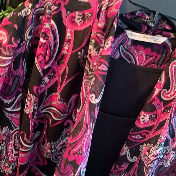 Signature by Larry Levine woman Size 3X top with built-in black tank. Like new - Picture 11 of 12